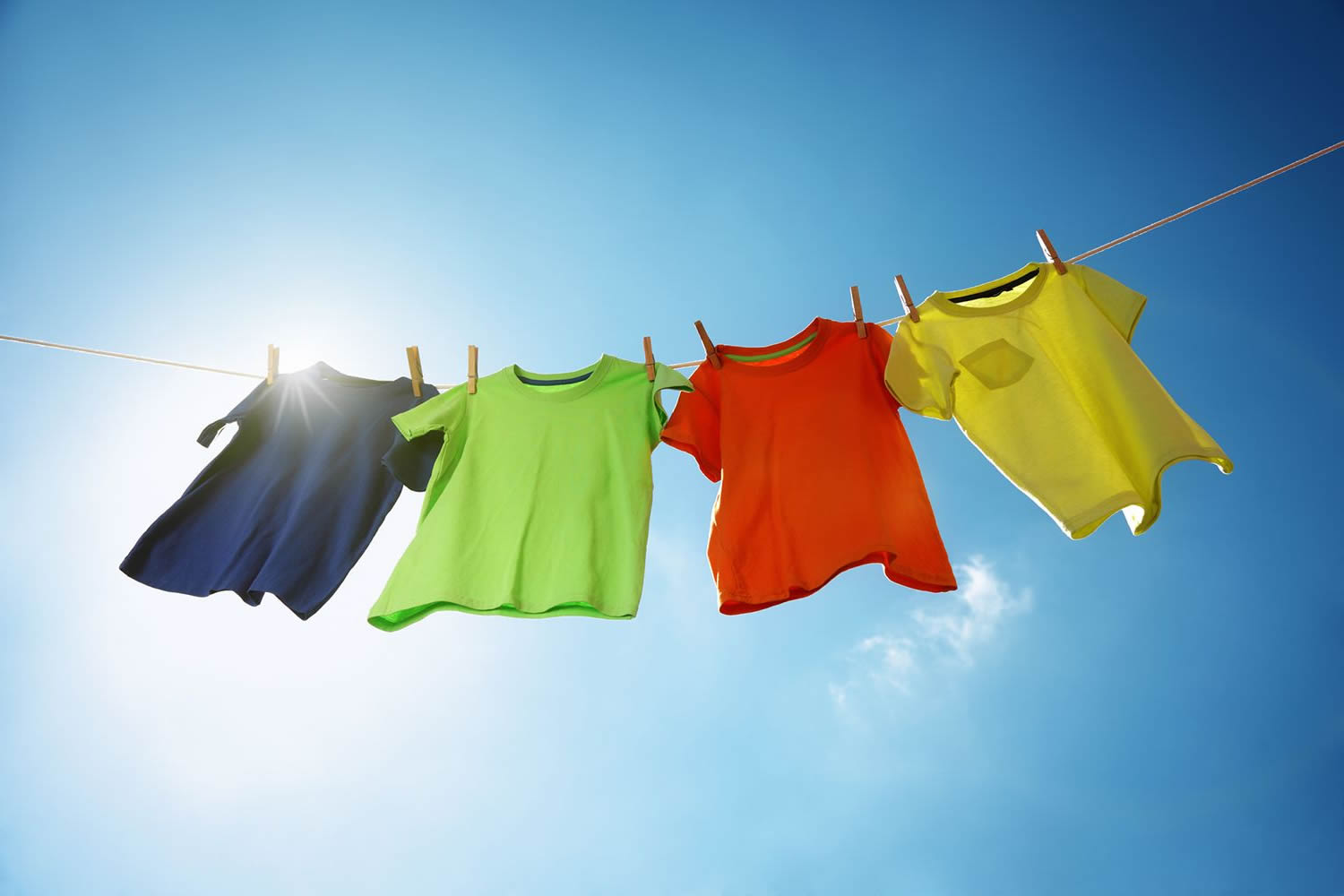 ropa-colgada-prendas-lavanderia-servicio-ginesta-solutions